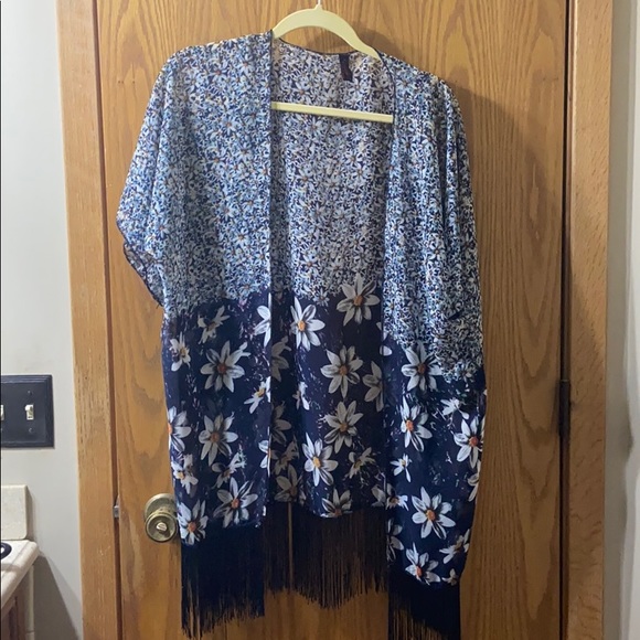Kimberly C. Other - Daisy print kimono